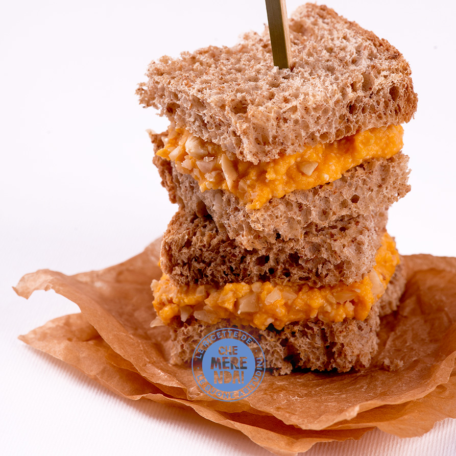Sandwich con zucca e anacardi